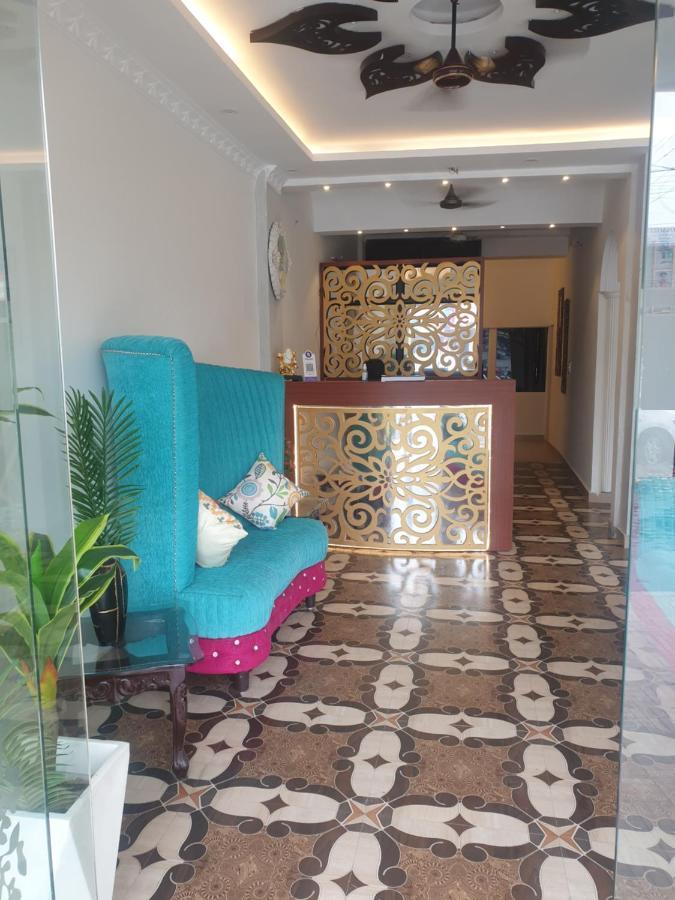 The Neeraj Palace ริชิเคช ภายนอก รูปภาพ