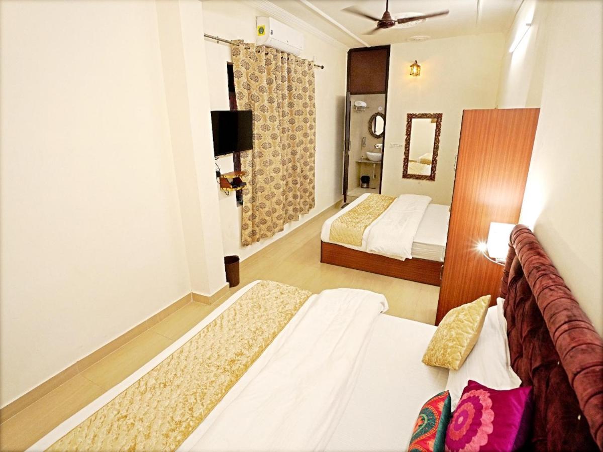The Neeraj Palace ริชิเคช ภายนอก รูปภาพ
