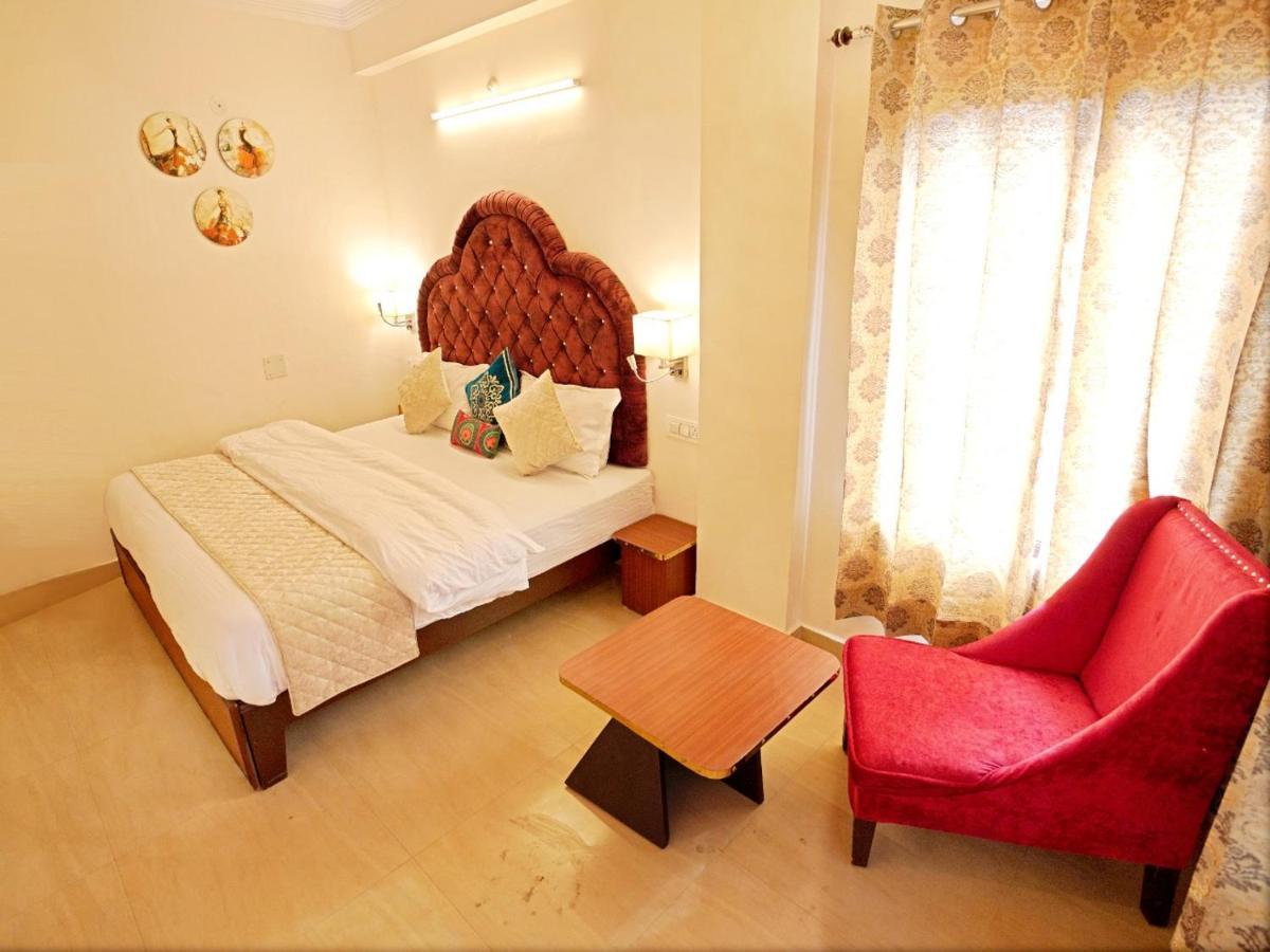 The Neeraj Palace ริชิเคช ภายนอก รูปภาพ