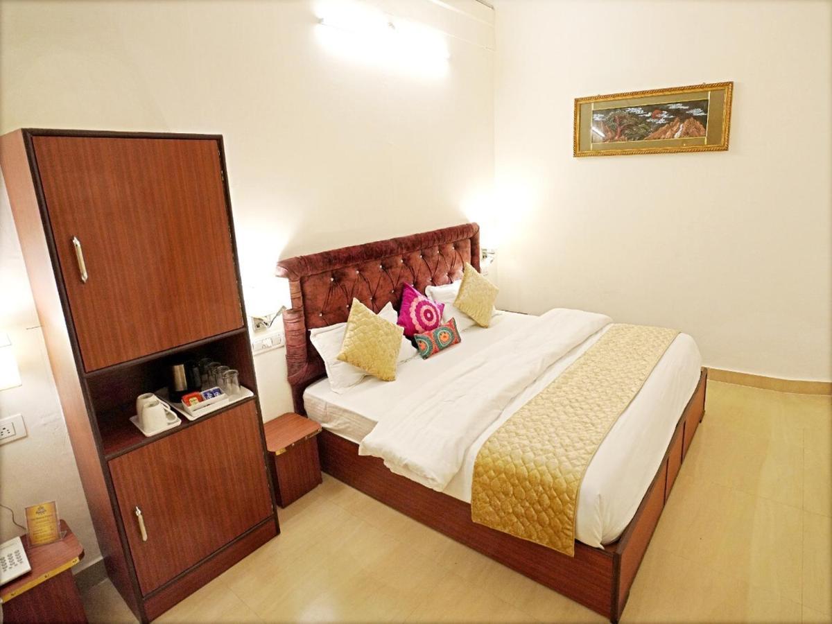 The Neeraj Palace ริชิเคช ภายนอก รูปภาพ