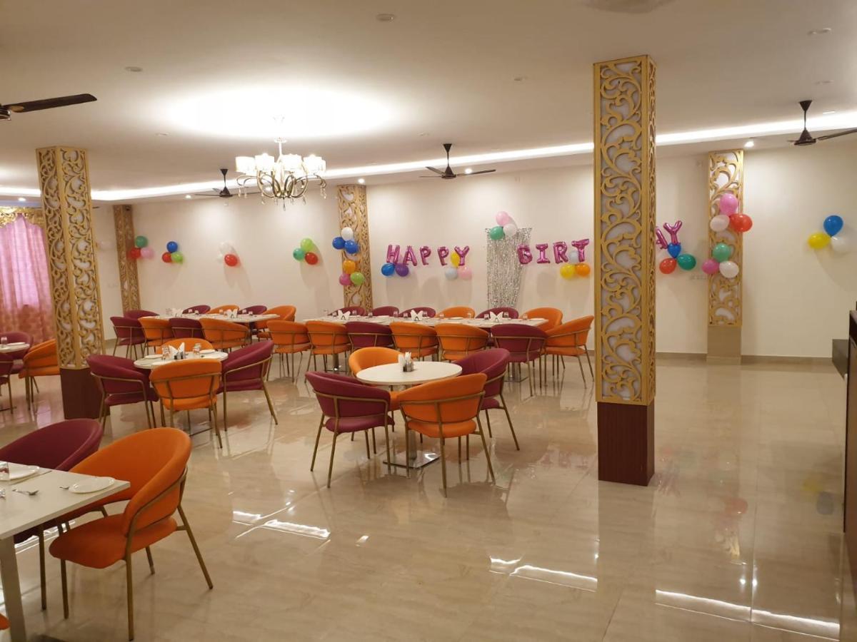 The Neeraj Palace ริชิเคช ภายนอก รูปภาพ