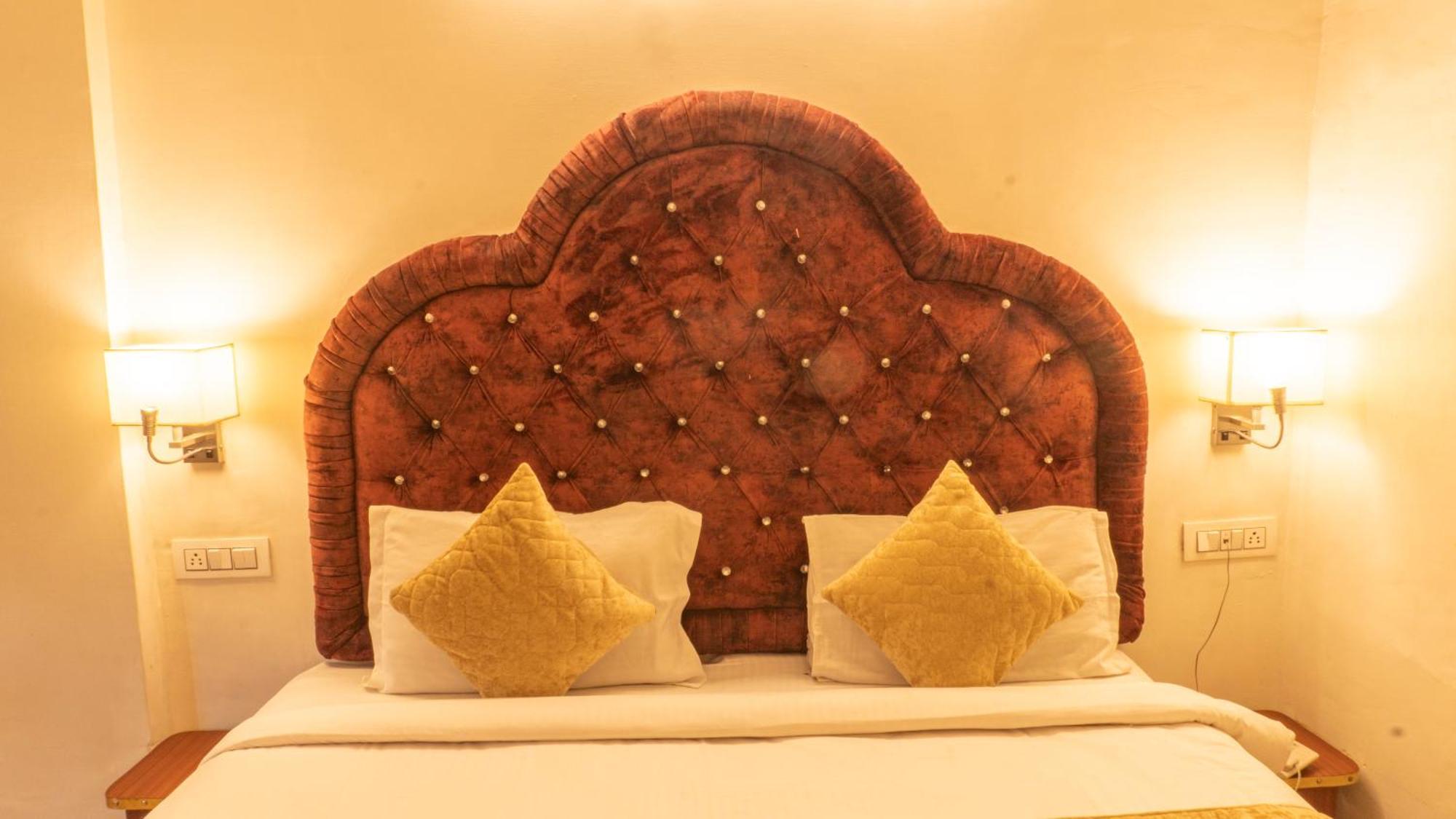 The Neeraj Palace ริชิเคช ภายนอก รูปภาพ